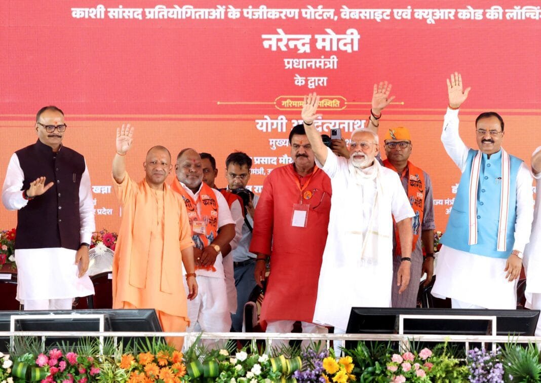 प्रधानमंत्री मोदी वाराणसी दौरे पर, योगी आदित्यनाथ ऑपरेशन सिंदूर का उल्लेख करते हुए