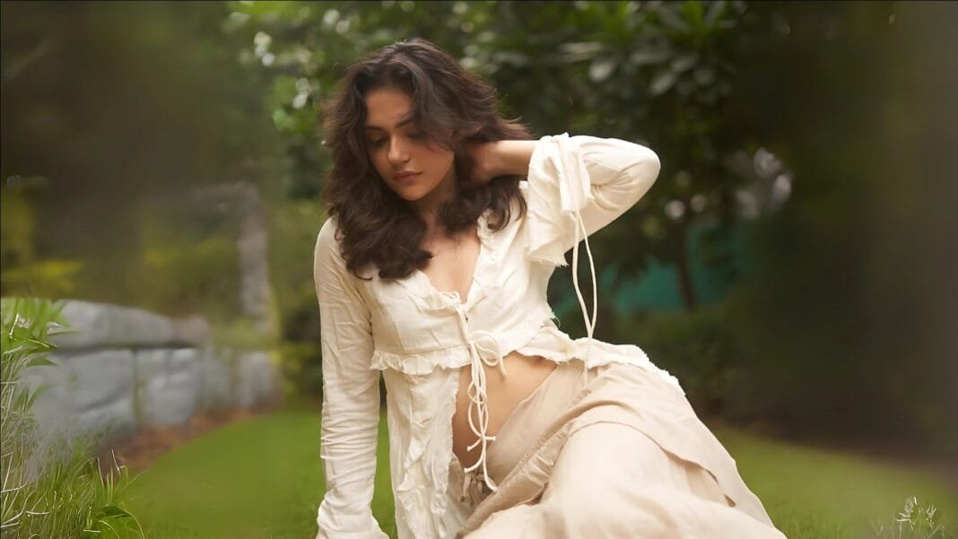 अभिनेत्री अनीत पड्डा फिल्म सैयारा की शूटिंग के दौरान, बॉलीवुड की नई अभिनेत्री अनीत पड्डा