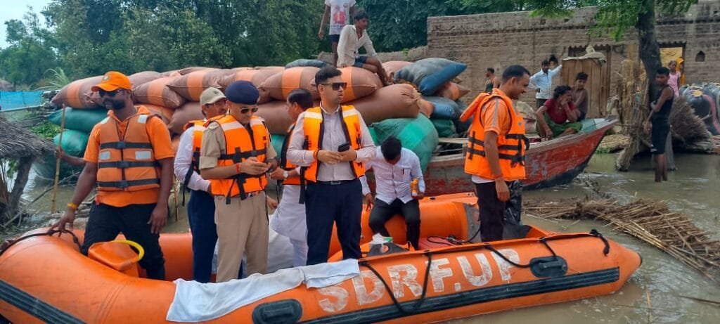 chiranjupurwa flood relief ashish singh dm sp2