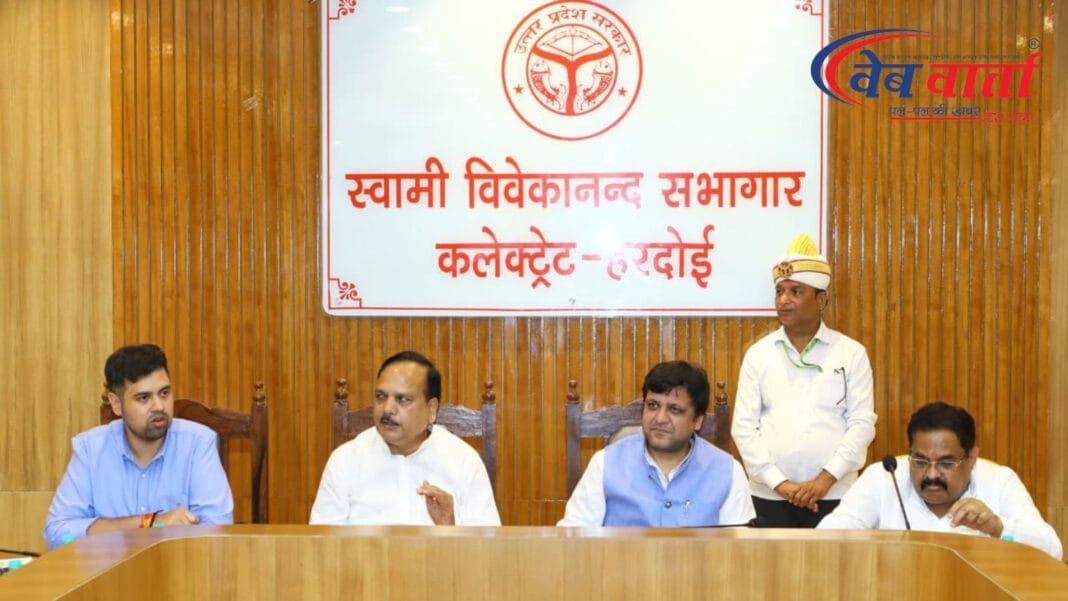 हरदोई में आबकारी मंत्री नितिन अग्रवाल की विद्युत व कृषि विभाग समीक्षा बैठक