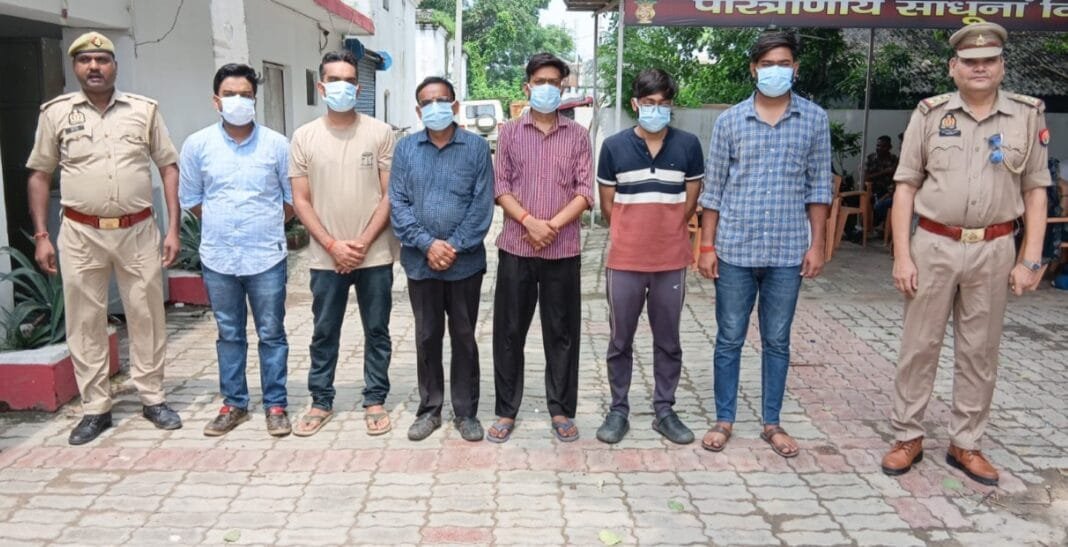 हरदोई में गुटका थूकने पर हुआ विवाद और रायफल लहराने की घटना, पुलिस ने छह अभियुक्तों को गिरफ्तार किया