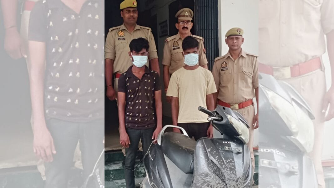 कछौना पुलिस ने लूटकांड का खुलासा करते हुए तीन आरोपियों को गिरफ्तार किया