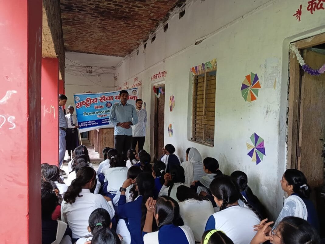 कुशीनगर में काकोरी ट्रेन एक्शन और खुदीराम बोस बलिदान दिवस पर श्रद्धांजलि सभा