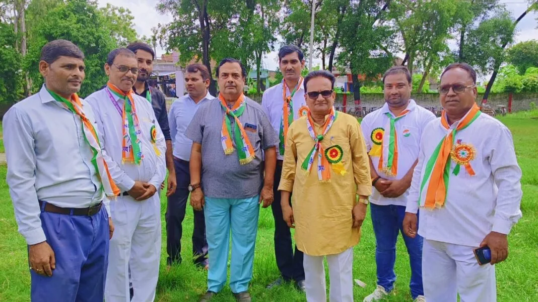 kushinagar-independence-day-flag-hoisting कुशीनगर में स्वतंत्रता दिवस पर किसान इंटर कॉलेज में हुआ झंडारोहण और सांस्कृतिक कार्यक्रम।