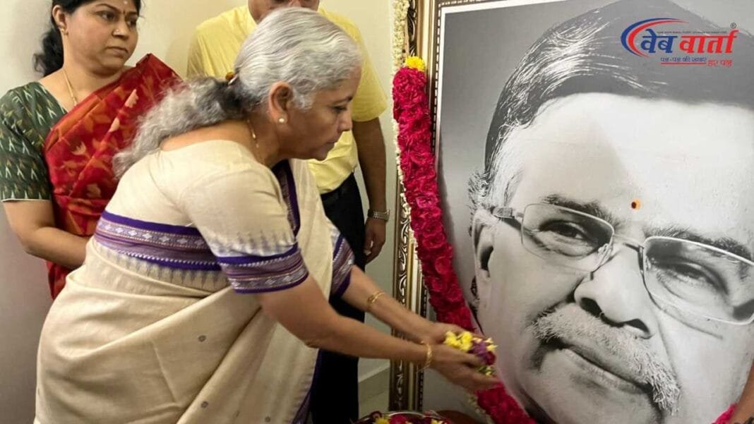 निर्मला सीतारमण चेन्नई में दिवंगत राज्यपाल ला गणेशन को श्रद्धांजलि देती हुईं