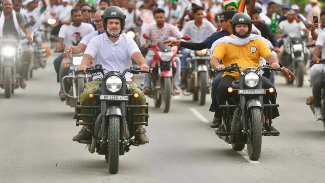 Rahul Gandhi's Bullet Ride Highlights Public Connect and Unity with Tejashwi | राहुल गांधी और तेजस्वी यादव पूर्णिया में बुलेट बाइक पर सवारी करते हुए