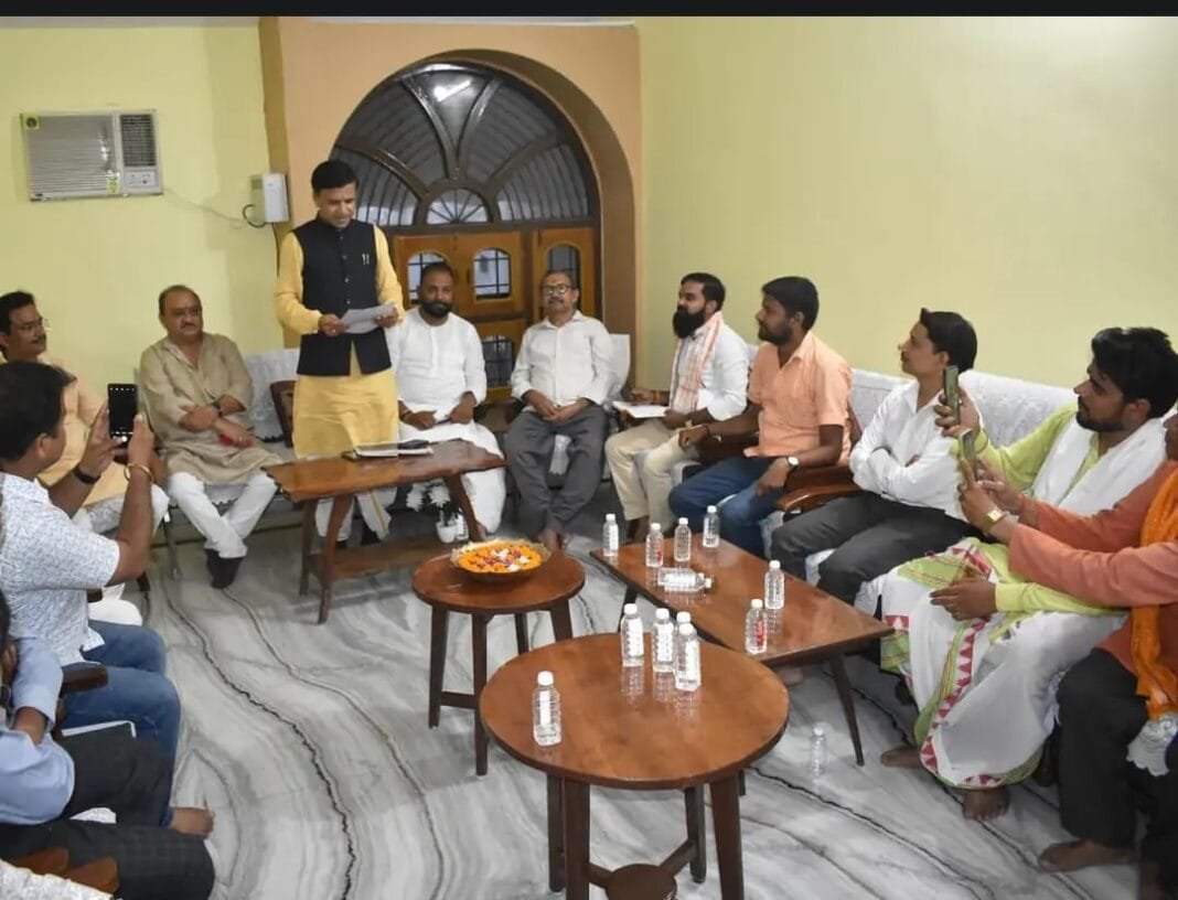 sanskrit-scientific-language-sanskruti-rashtravaad-shashank-mani सांसद शशांक मणि संस्कृत विकास परिषद की बैठक में संबोधन करते हुए