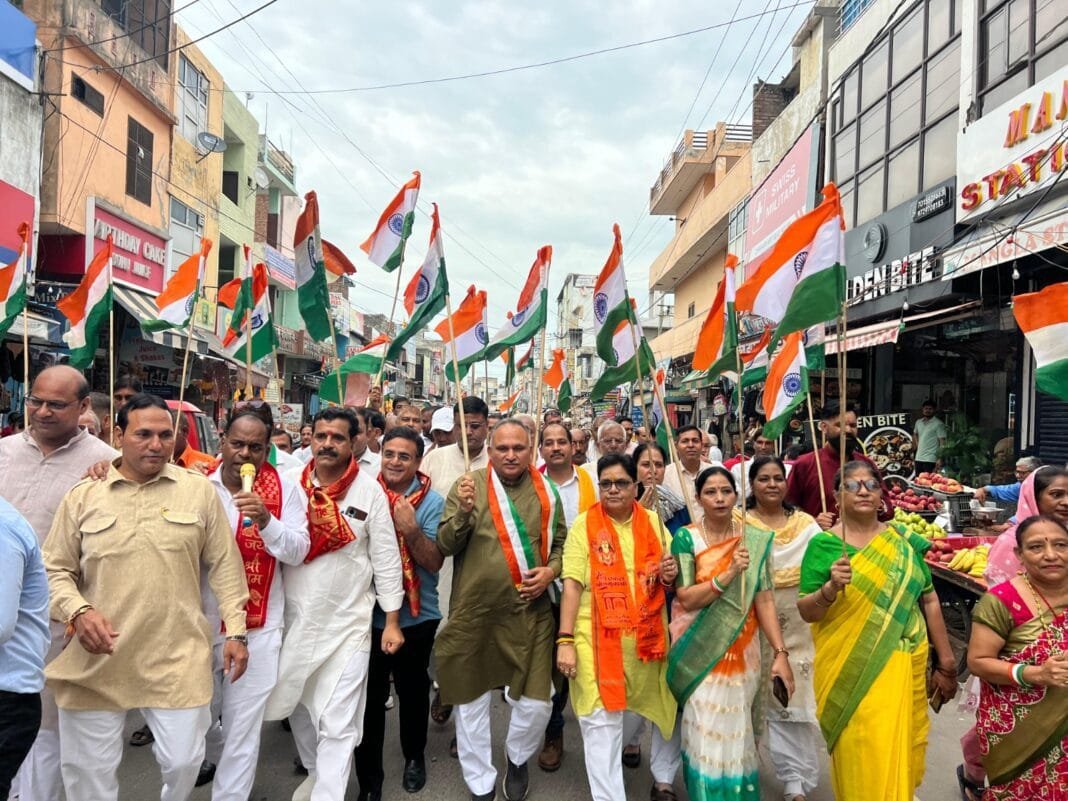 सोनीपत में तिरंगा यात्रा का दृश्य