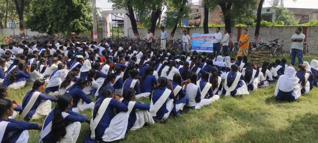 गोस्वामी तुलसीदास जयंती पर विचारगोष्ठी में बोलते प्रधानाचार्य अश्विनी कुमार पांडेय