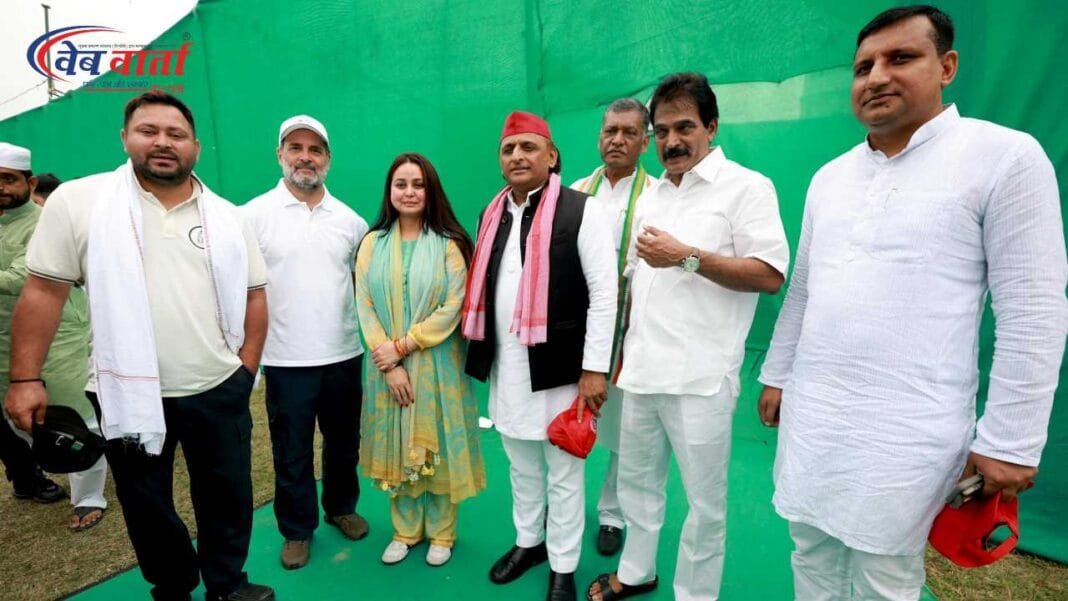 अखिलेश यादव, राहुल गांधी और तेजस्वी यादव बिहार में वोटर अधिकार यात्रा के दौरान