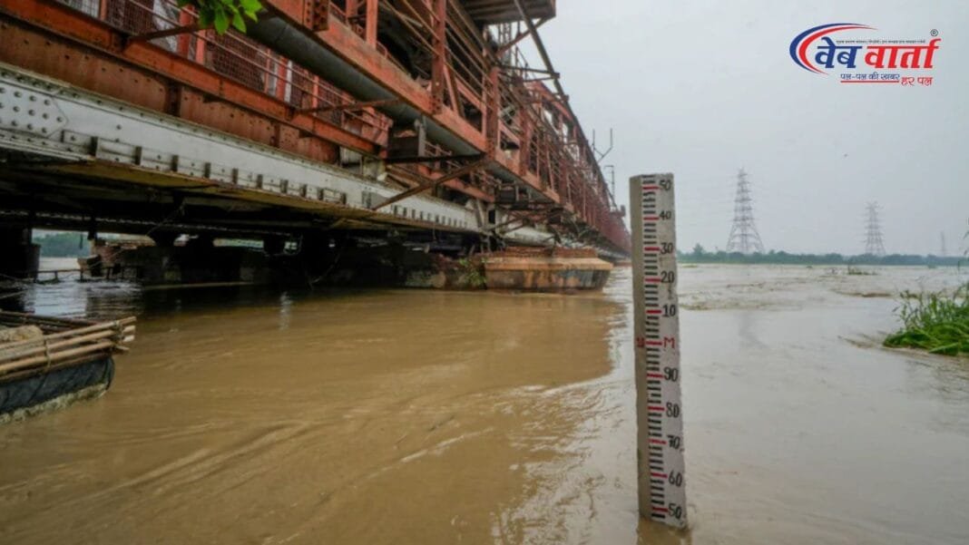 दिल्ली में यमुना का जलस्तर खतरे के निशान से ऊपर बारिश अलर्ट