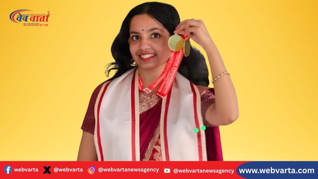 लखनऊ विश्वविद्यालय के दीक्षांत समारोह में अंशिका त्रिवेदी को गोल्ड मेडल प्राप्त हुआ