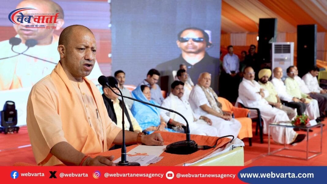 योगी के ऑपरेशन क्लीन में कुशीनगर एसपी हटाए, पशु तस्करी पर कार्रवाई