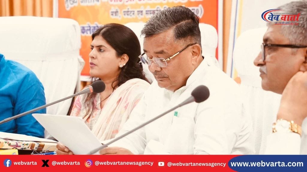 Jaiveer Singh उत्तर प्रदेश में फार्म स्टे योजना के तहत ग्रामीण पर्यटन को बढ़ावा, निवेशकों से प्रस्ताव आमंत्रित