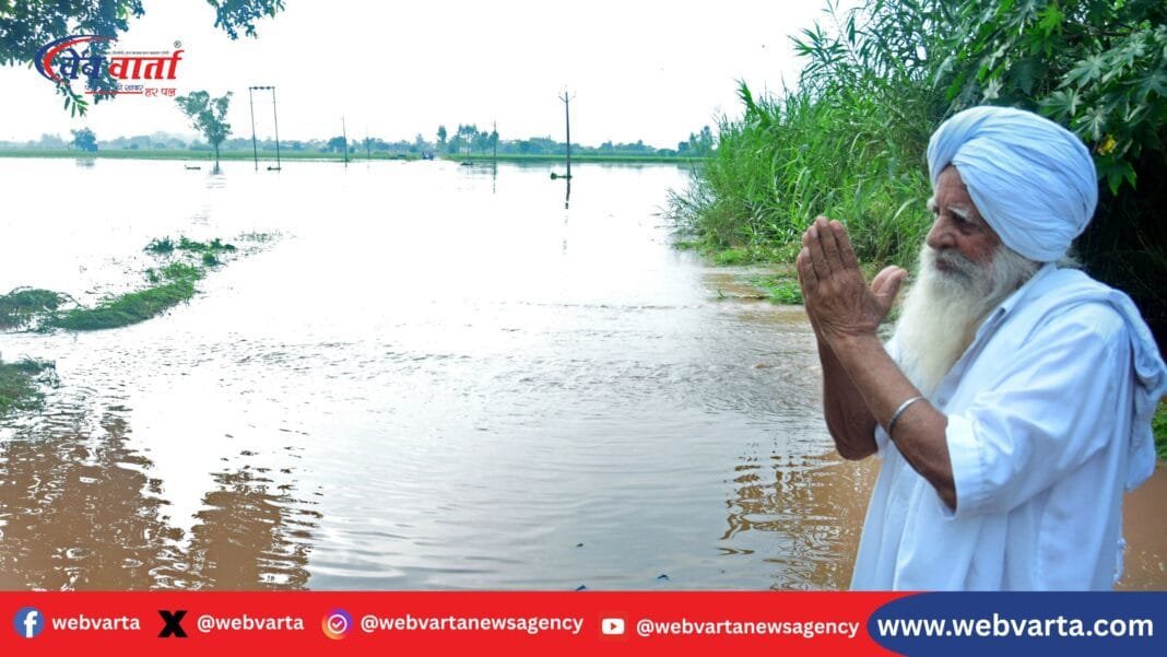 पंजाब में आई भीषण बाढ़ से प्रभावित किसान और गांव