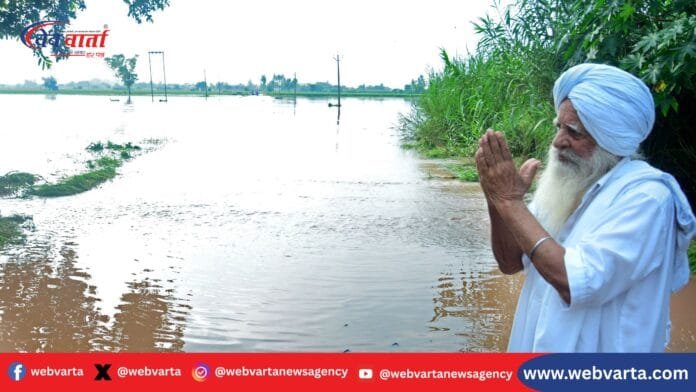 पंजाब में आई भीषण बाढ़ से प्रभावित किसान और गांव