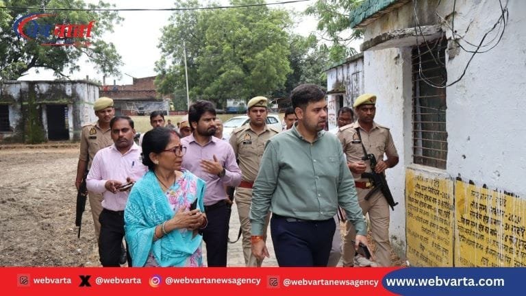 हरदोई जिलाधिकारी कन्था थोक स्कूल निरीक्षण 2025