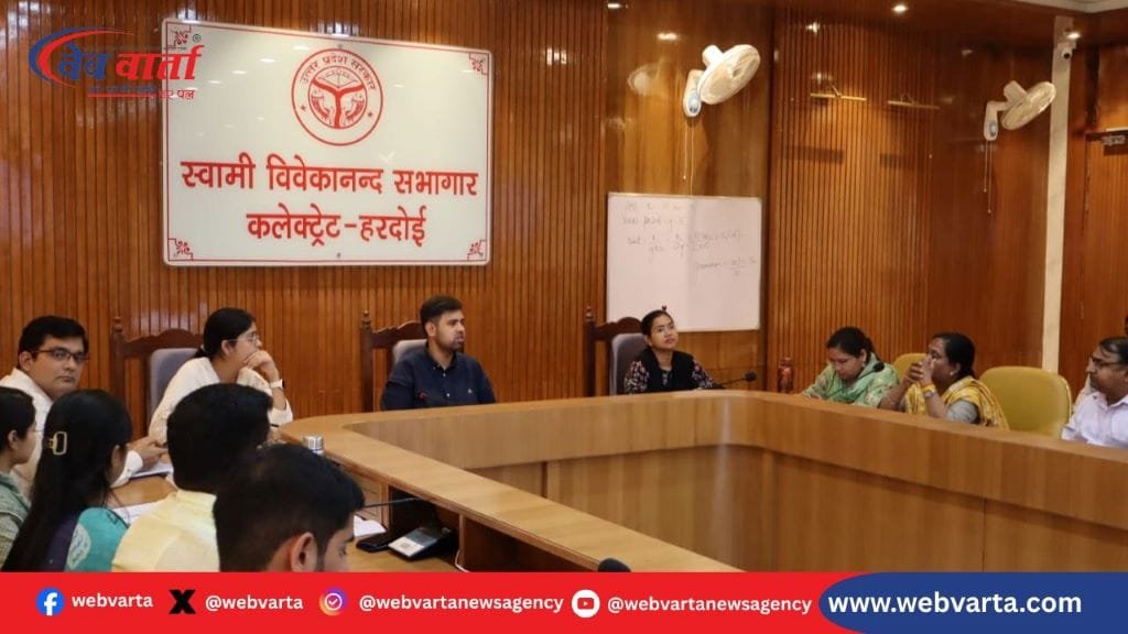 hardoi-revenue-review-meeting-dm-warning-2025 हरदोई राजस्व समीक्षा बैठक डीएम अनुनय झा 2025