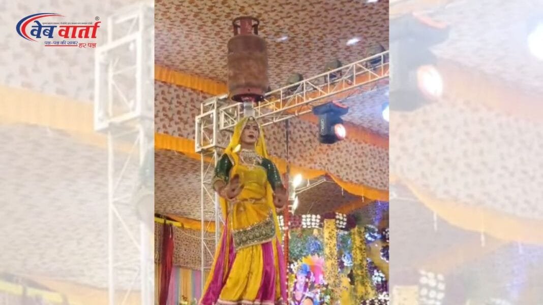 कछौना में श्री गणेश महोत्सव में राजस्थानी कलाकारों की प्रस्तुति, दर्शकों का उत्साह