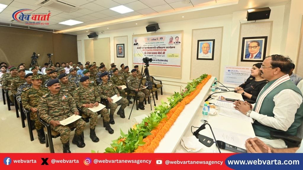 लखनऊ में उप मुख्यमंत्री केशव प्रसाद मौर्य द्वारा सेना के जवानों को बेकरी प्रशिक्षण प्रमाण पत्र वितरण
