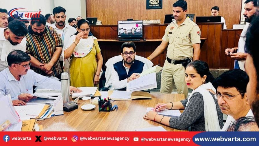 kharkhoda-judge-vikrant-lok-adalat खरखौदा में राष्ट्रीय लोक अदालत 2025 के दौरान जज विक्रांत की बेंच