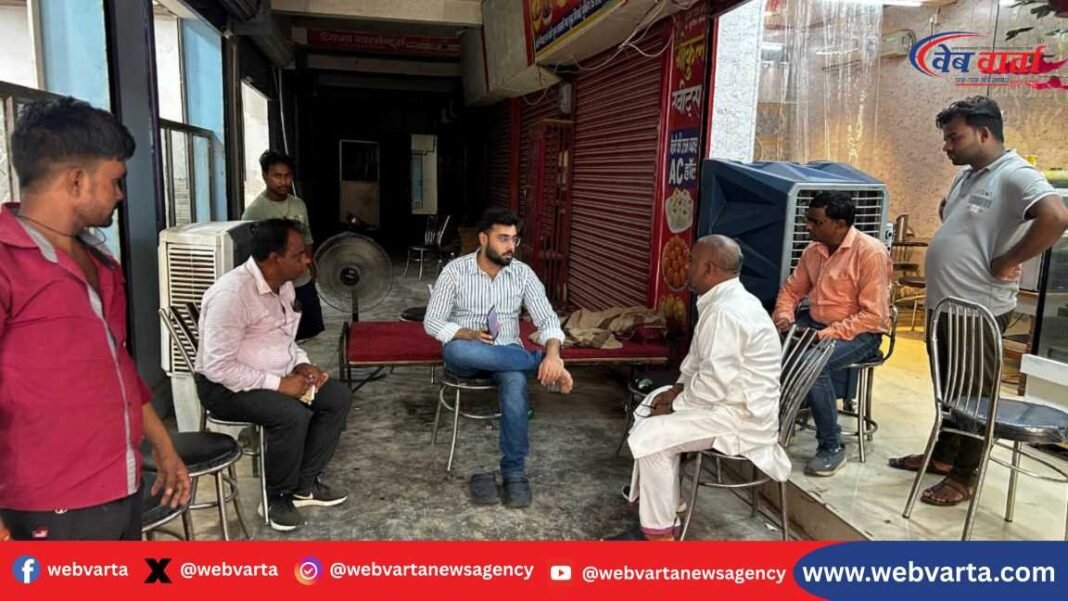 कुशीनगर में जिलाधिकारी के आदेश के बाद साकेत बिहारी मंदिर की संपत्ति पर धरना समाप्त