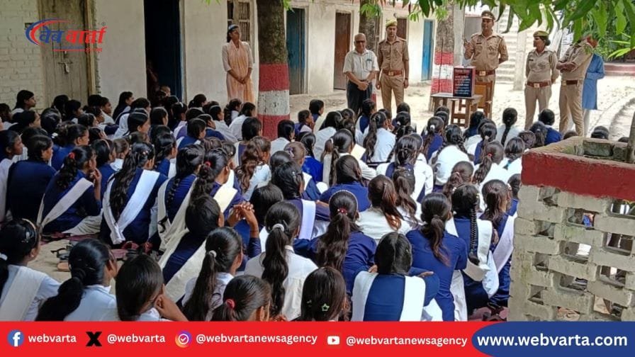 कुशीनगर में मिशन शक्ति परिचर्चा, किसान इंटरमीडिएट कॉलेज में शिकायत पेटिका स्थापित