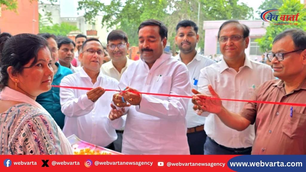 कुशीनगर में विशेष स्वास्थ्य शिविर में एचआईवी जागरूकता कार्यक्रम