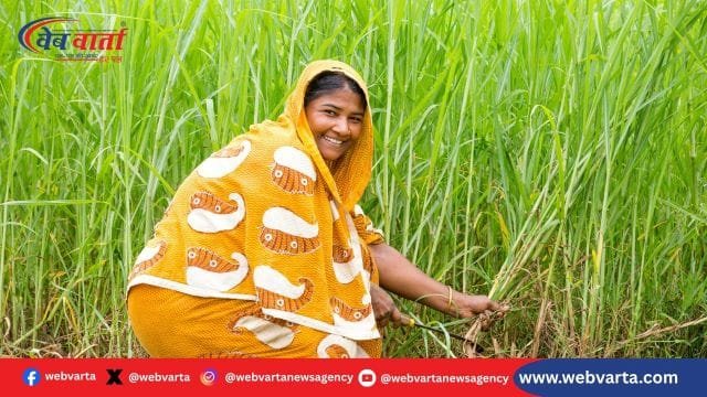 कुशीनगर गन्ना सर्वे सट्टा : कुशीनगर गन्ना किसान सर्वे सट्टा प्रदर्शन मेला में जानकारी चेक करते हुए, नई सदस्यता आवेदन