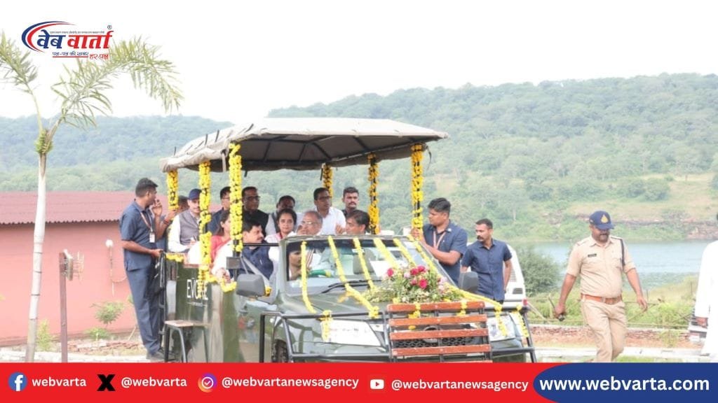 मध्य प्रदेश पर्यटन को नई पहचान: CM मोहन यादव चंबल नदी में बोटिंग और जेट स्की करते हुए