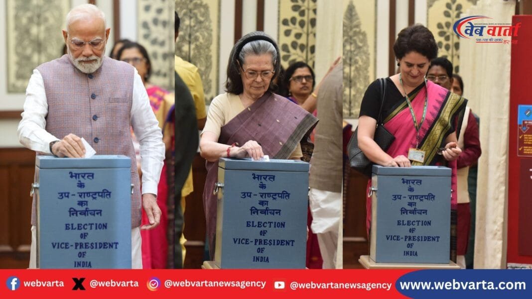 प्रधानमंत्री नरेंद्र मोदी उप राष्ट्रपति चुनाव 2025 में मतदान करते हुए