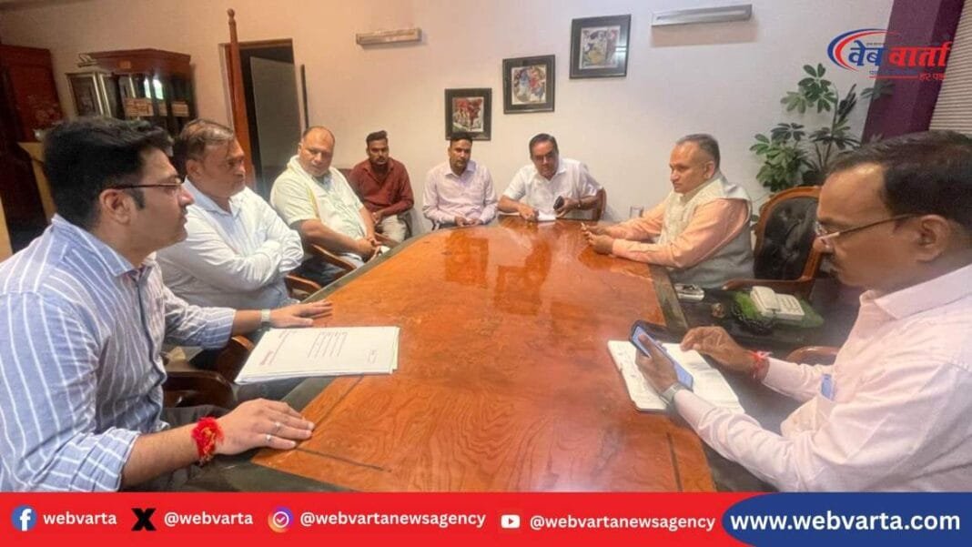 सोनीपत मेयर राजीव जैन स्ट्रीट लाइट समीक्षा बैठक में