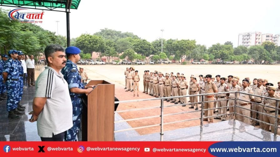 सोनीपत पुलिस लाइन में आरएएफ प्रशिक्षकों द्वारा जवानों को हथियार प्रशिक्षण देते हुए