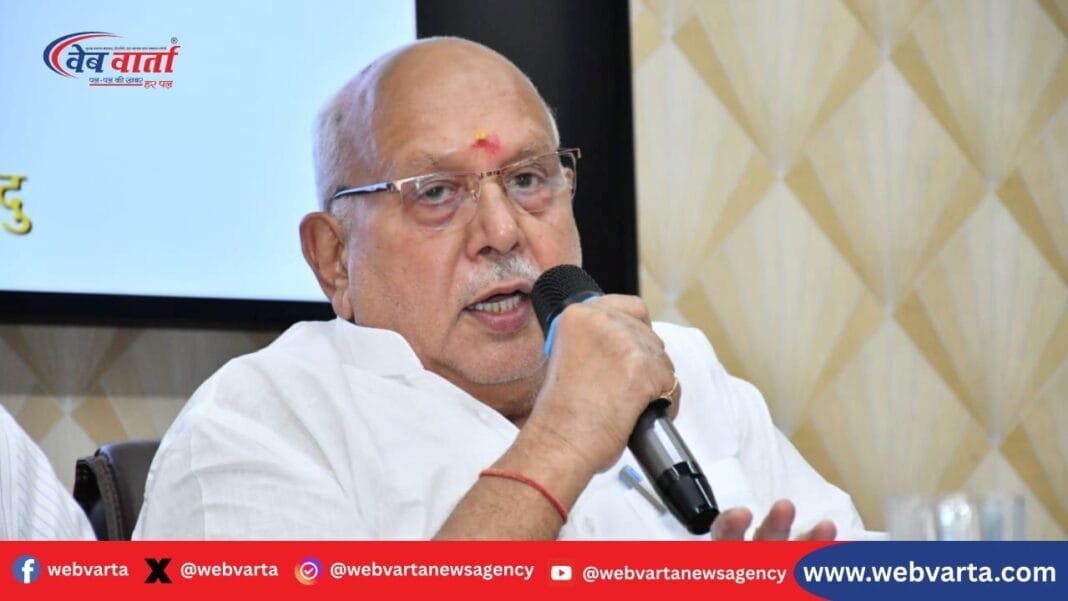 लखनऊ में कृषि मंत्री सूर्य प्रताप शाही द्वारा केसीसी और फसल बीमा योजना की समीक्षा बैठक