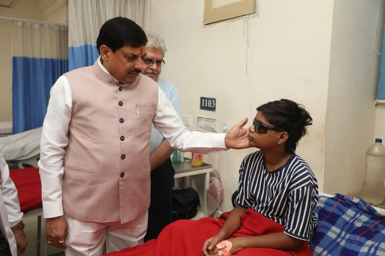 MP News: इंदौर में भी कार्बाइड गन की बिक्री पर लगा प्रतिबंध, मरीजों का हाल जानने हमीदिया अस्पताल पहुंचे सीएम
