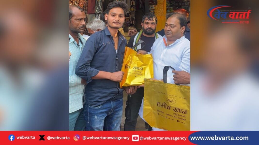 balrampur-hasib-khan-diwali-mubarak-mithai-distribution-unity हसीब खान उतरौला दीपावली मिठाई बांटना भाईचारा