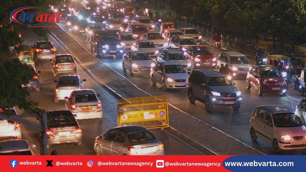 caqm-delhi-pollution-ban-commercial-vehicles-november-1-bsvi-cng-ev-only दिल्ली बॉर्डर पर व्यावसायिक वाहनों की जांच प्रदूषण नियंत्रण CAQM