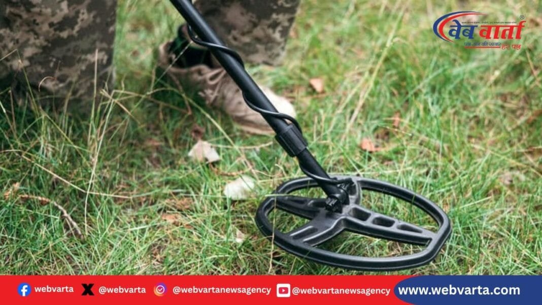 delhi school bomb threat : दिल्ली स्कूल में बम धमकी के बाद पुलिस तलाशी