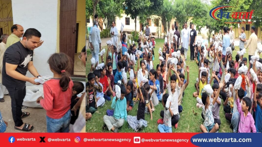 ग्वालियर विधायक सिकरवार आतिशबाजी वितरण गरीब बस्ती