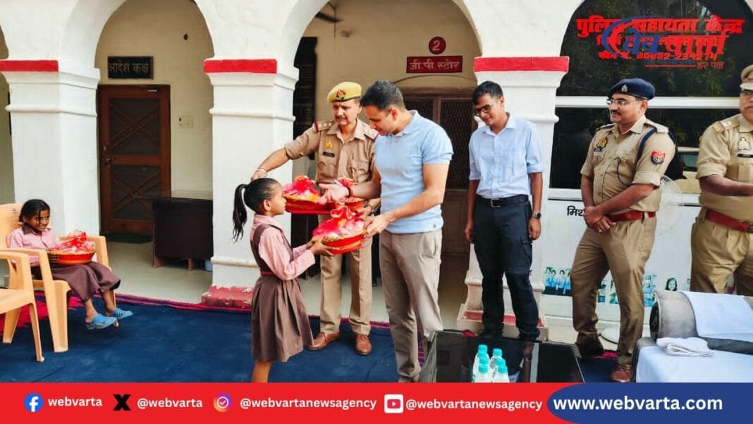 हरदोई SP अशोक मीणा बच्चों संग दीपावली