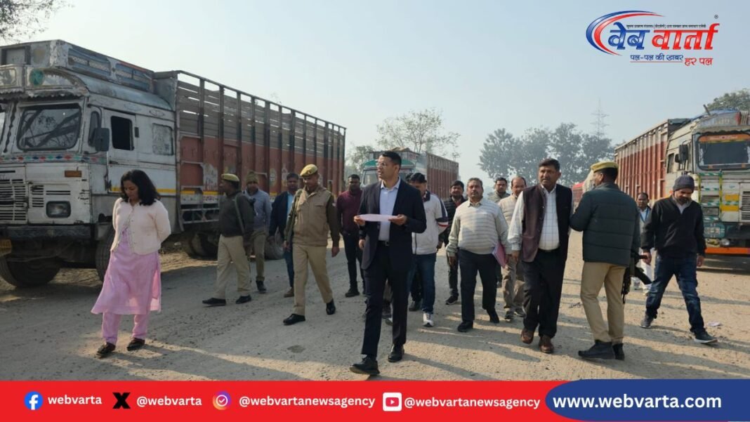 बलरामपुर में डीएम द्वारा भंडारगृह सिरसिया का औचक निरीक्षण