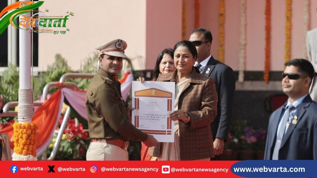 छत्रसाल स्टेडियम में राज्य स्तरीय गणतंत्र दिवस समारोह, सीएम रेखा गुप्ता ने फहराया तिरंगा