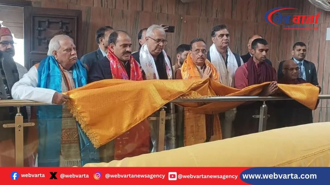 Dinesh Sharma Swami Vivekanand Jayanti Kushinagar उप मुख्यमंत्री डॉ दिनेश शर्मा कुशीनगर में स्वामी विवेकानन्द जयंती पर संबोधित करते हुए