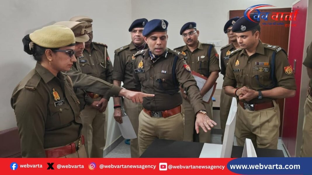हरदोई पुलिस लाइन और साइबर थाना का निरीक्षण करते आईजी किरण एस.