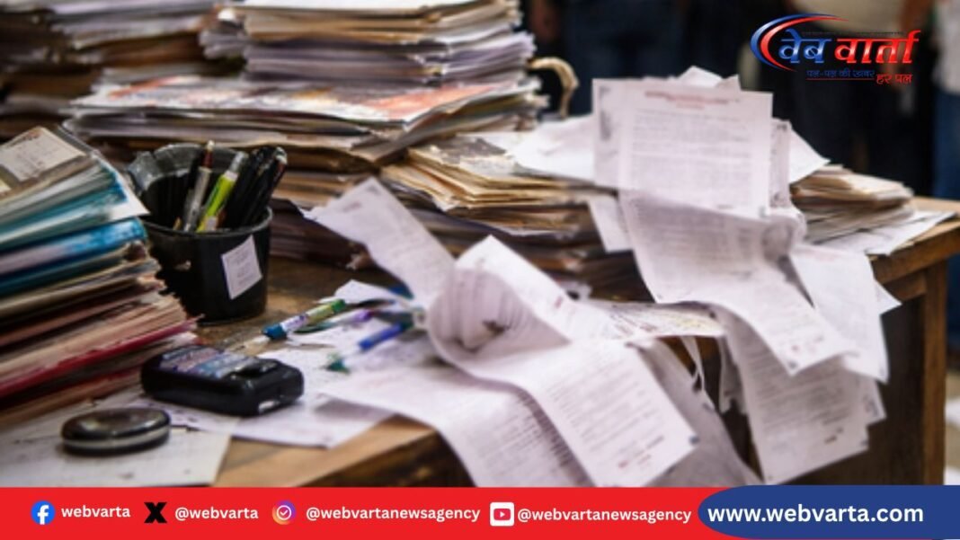 कुशीनगर में निर्वाचक नामावली पुनरीक्षण में लापरवाही पर नोटिस