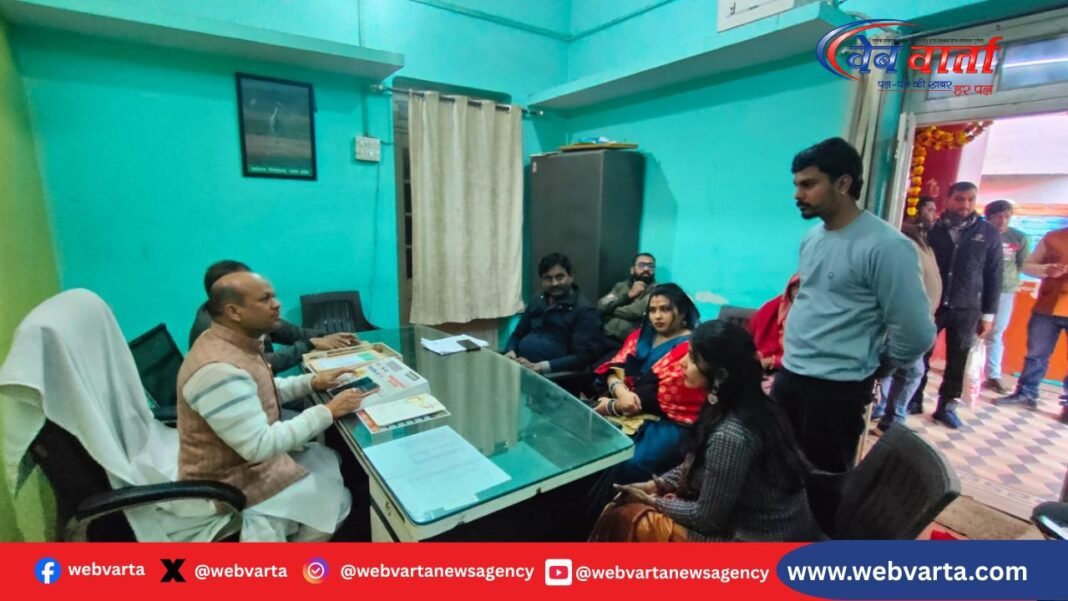 पडरौना में एसआईआर अभियान की समीक्षा करते नगर पालिका अध्यक्ष विनय जायसवाल