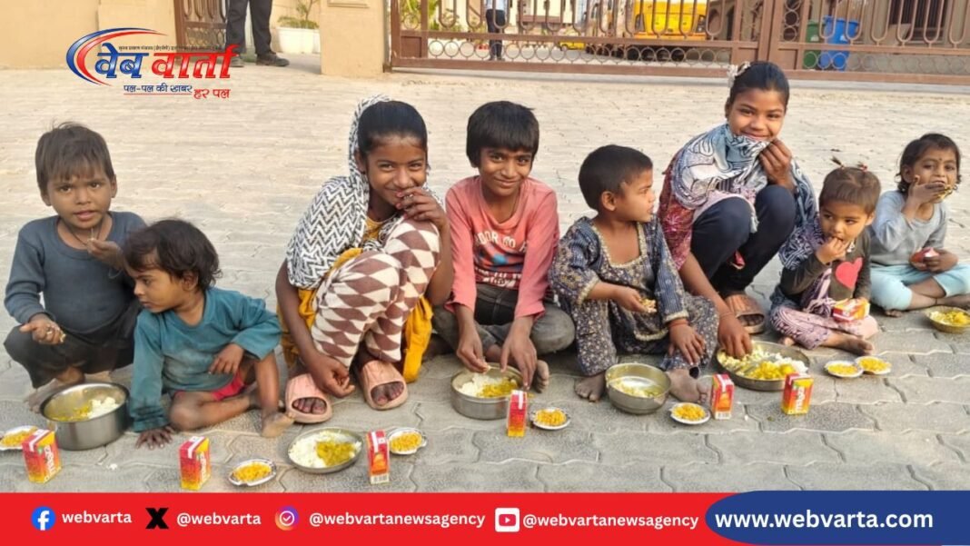 गणतंत्र दिवस पर इण्डियन हेल्पलाइन की बृज की रसोई द्वारा भोजन वितरण