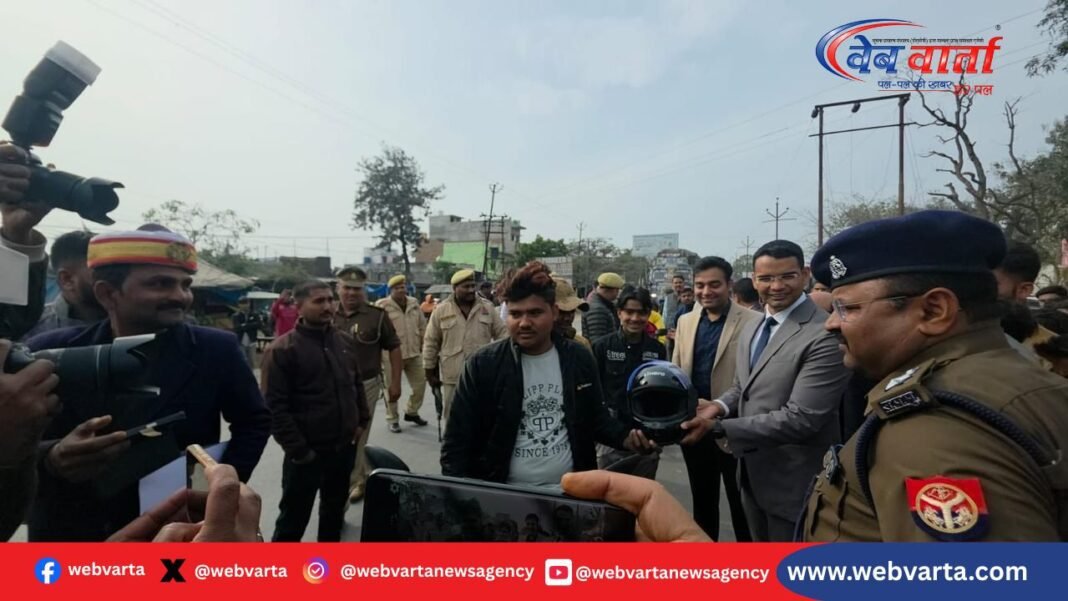 बलरामपुर में सड़क सुरक्षा माह के समापन समारोह का दृश्य