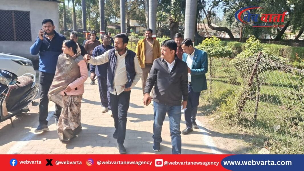 नगर पालिका अध्यक्षा सोनाली जैन द्वारा ललितपुर के पार्कों का निरीक्षण