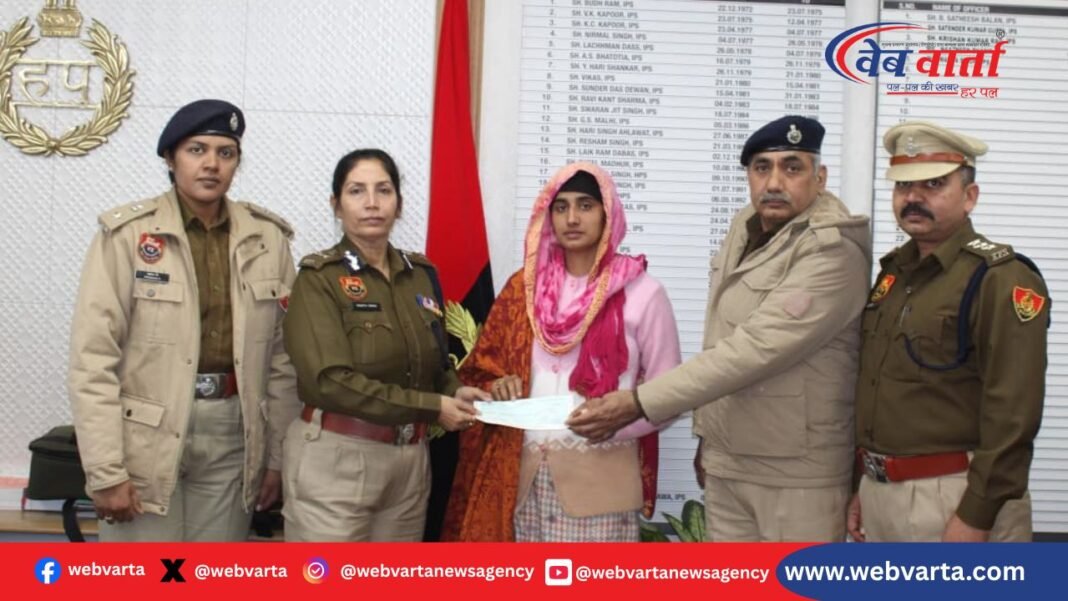 सोनीपत पुलिस द्वारा दिवंगत सिपाही की पत्नी को आर्थिक सहायता
